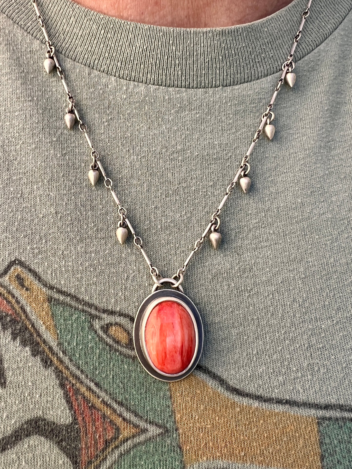 Red spiny oyster shell raindrop necklace (A,B)