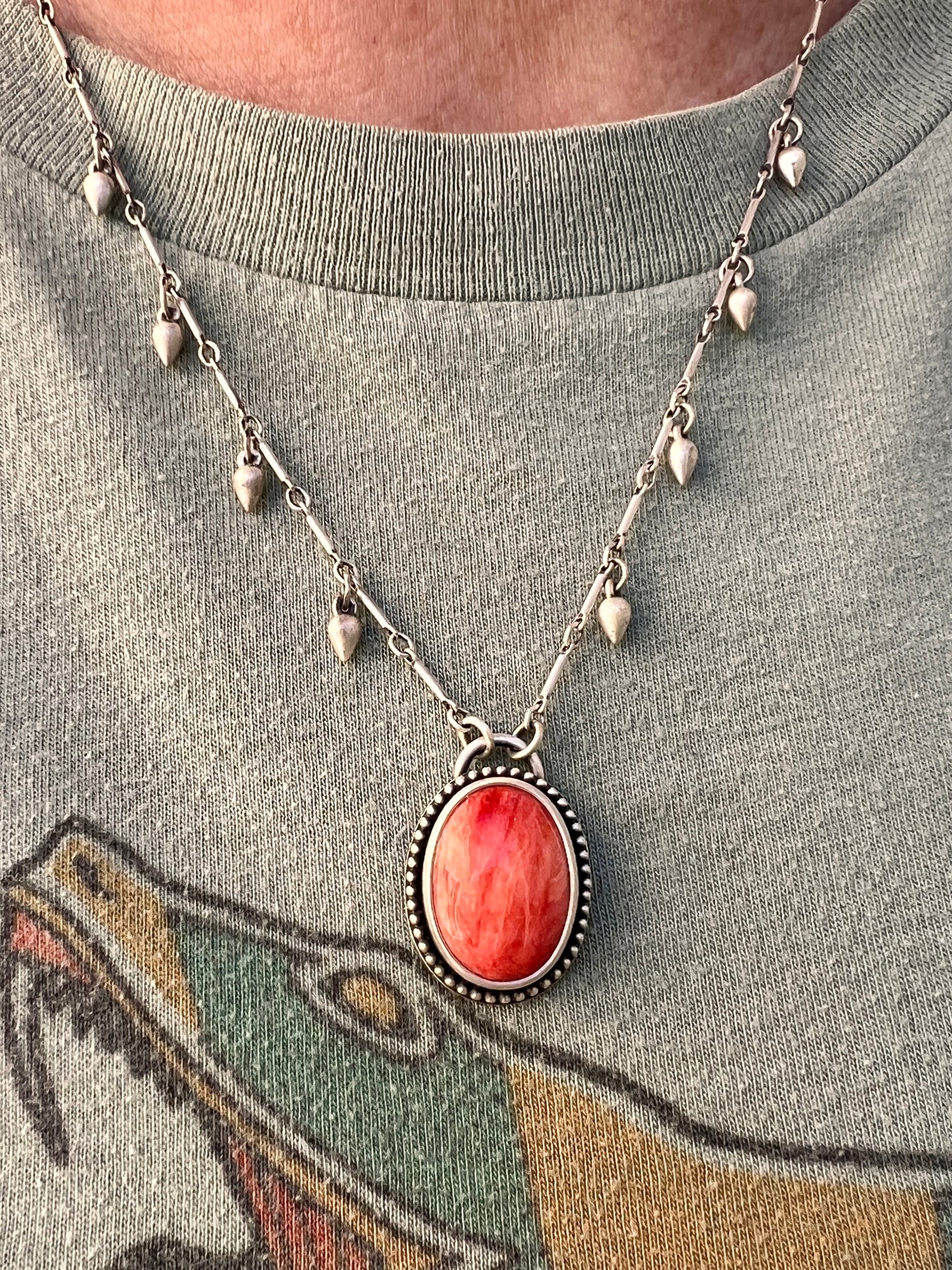 Red spiny oyster shell raindrop necklace (A,B)